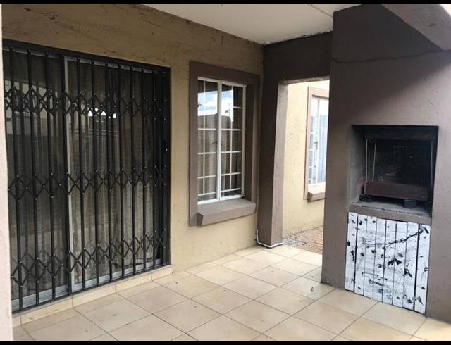 2 BEDROOM APARTMENT FOR SALE IN EVANDER